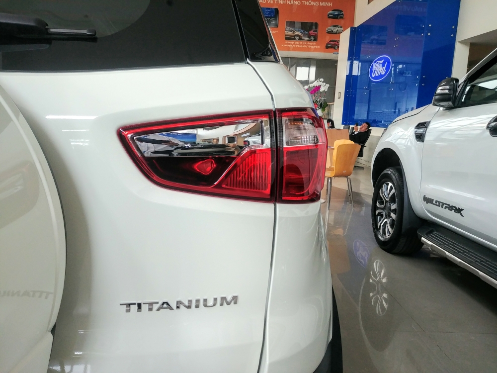 Ford Ecosport Titanium màu trắng Giao ngay giá tốt