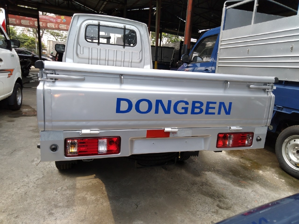 Xe tải Dongben 870kg thùng lửng, tải trọng dưới 1 tấn dễ dàng vận chuyển và luân chuyển được nhiều hàng hóa.