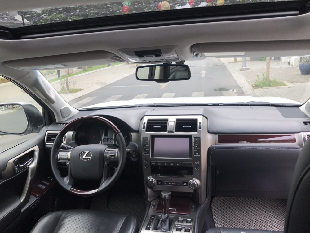 Bán xe Lexus GX460 đời 2016 màu trắng nội thất đen