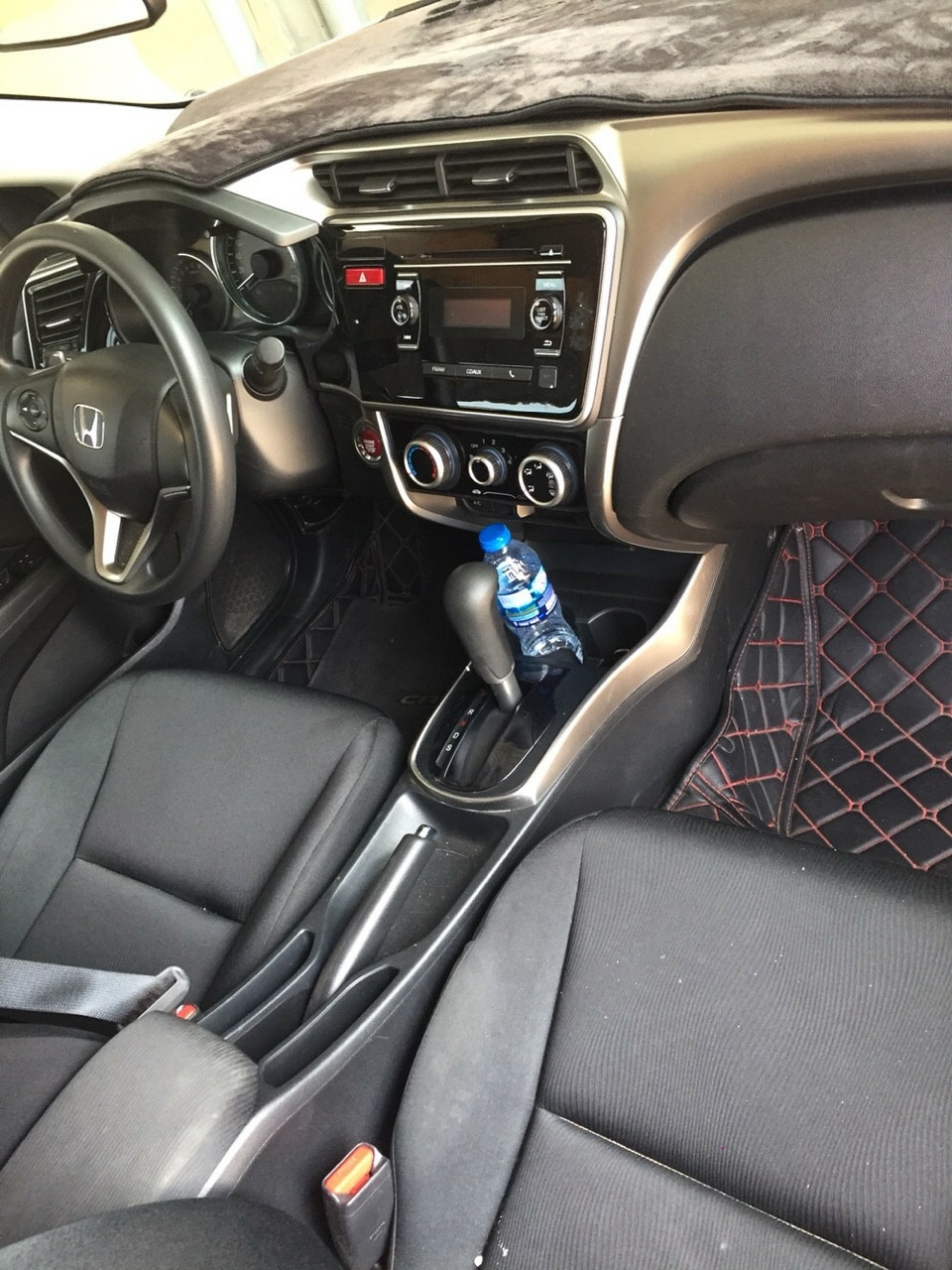 Bán Honda City 1.5AT màu trắng số tự động sản xuất 2017 biển tỉnh đi 32000km