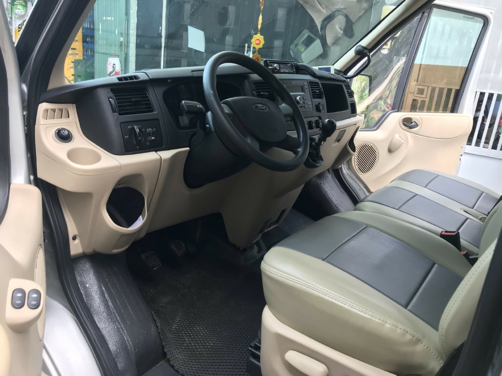 Cần bán xe Ford Transit 2018 số sàn máy dầu