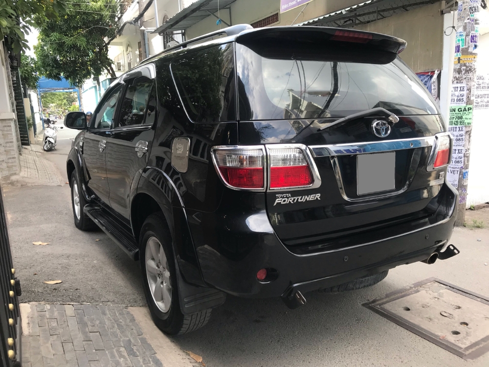 Cần bán xe Toyota Fortuner V 2011 máy xăng