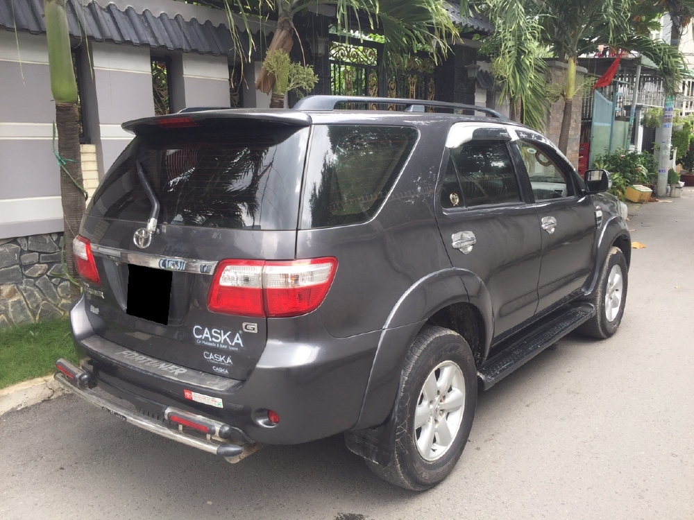 Bán Toyota Fortuner 2011 máy dầu số sàn màu xám chì tuyệt mới