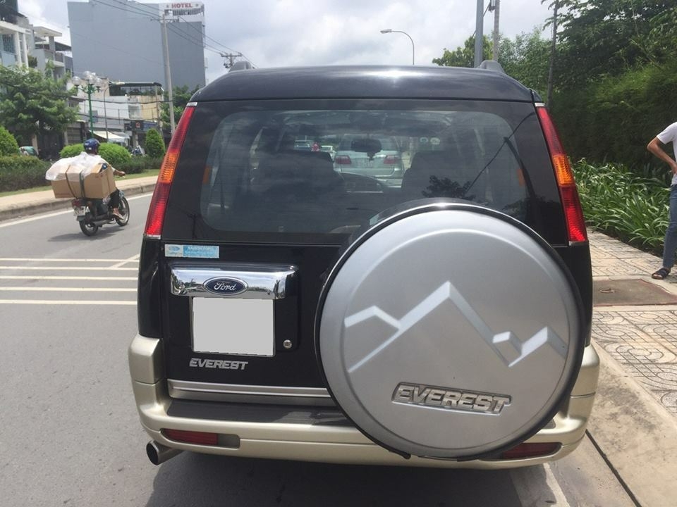 Cần tiền bán Ford Everest sx 2007, màu đen than