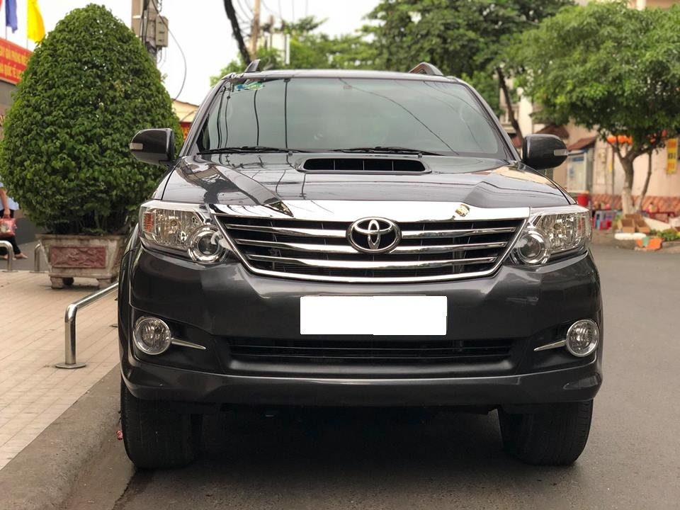 Bán Toyota Fortuner 2013 máy dầu Xám long chuột xe đi kỹ