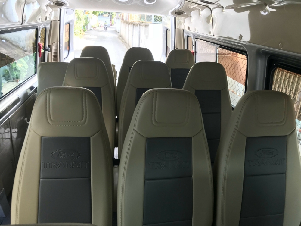 Cần bán xe Ford Transit 2018 số sàn máy dầu