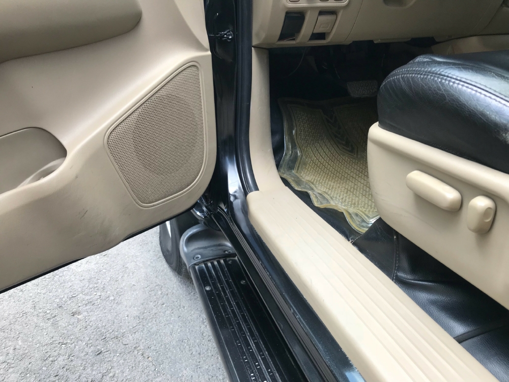 Cần bán xe Toyota Fortuner V 2011 máy xăng