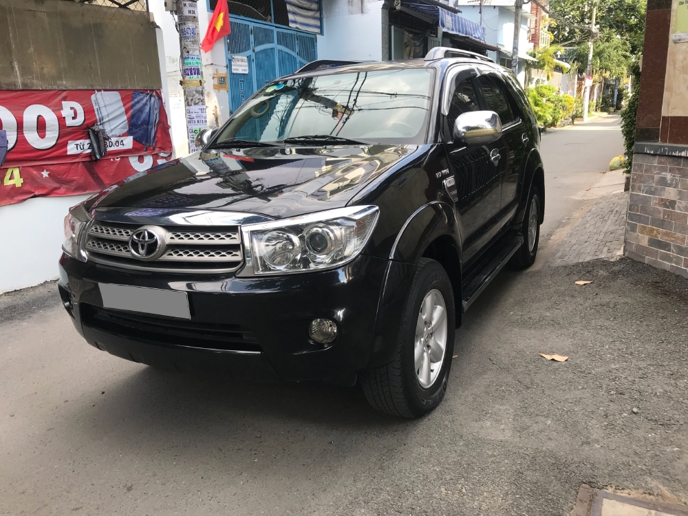Cần bán xe Toyota Fortuner V 2011 máy xăng