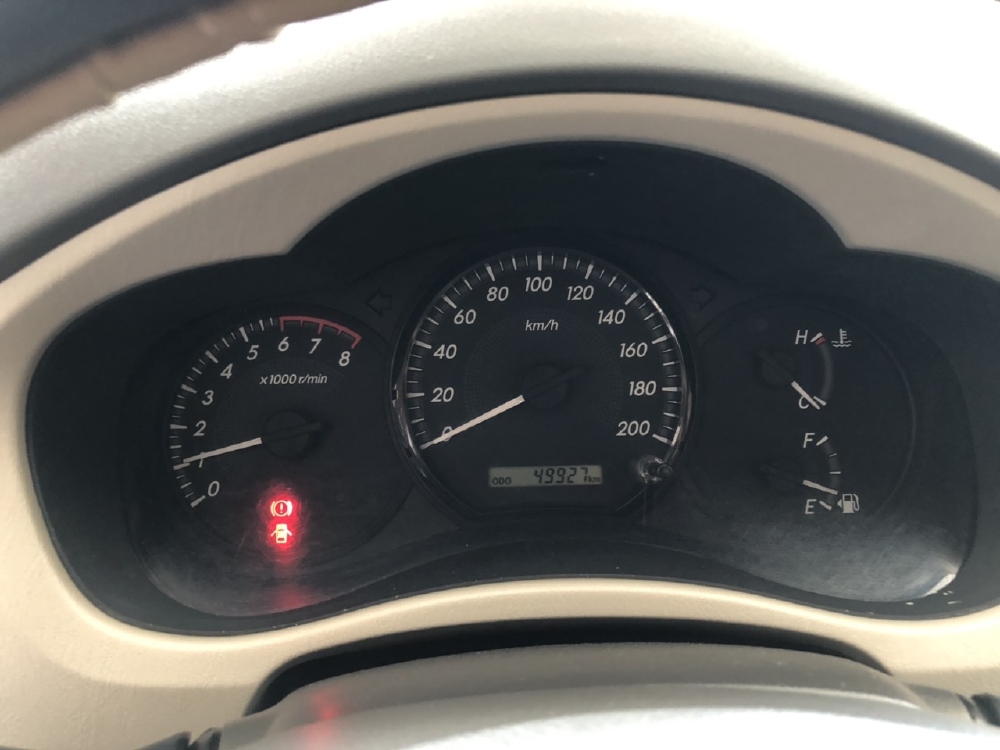 Bán Toyota INNOVA 2.0E màu vàng cát số sàn sản xuất 2014 biển Sài Gòn mẫu mới đi 49000km