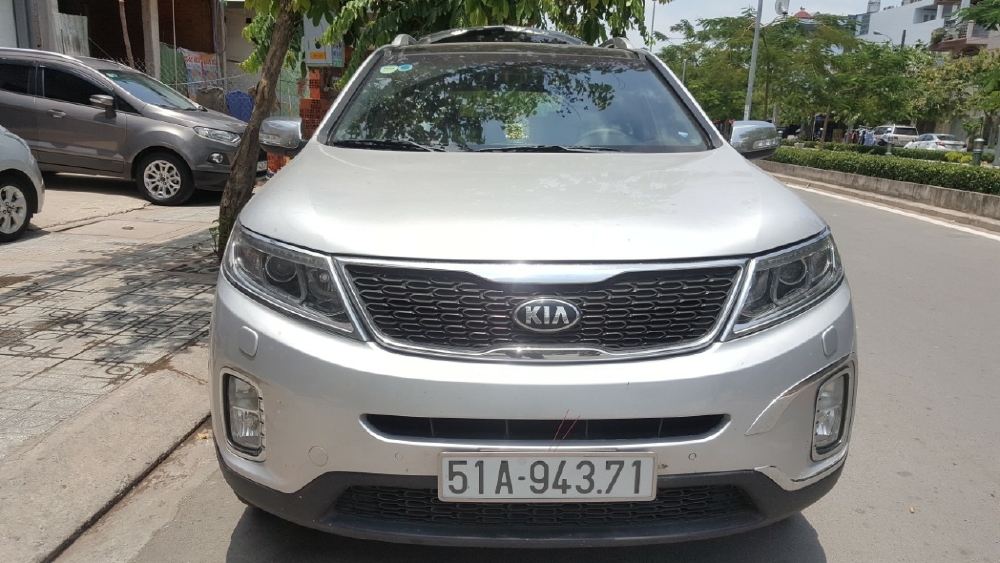 Bán Kia New Sorento GATH 2.4AT màu bạc máy xăng số tự động bản sản xuất 2014 biển SG mẫu mới