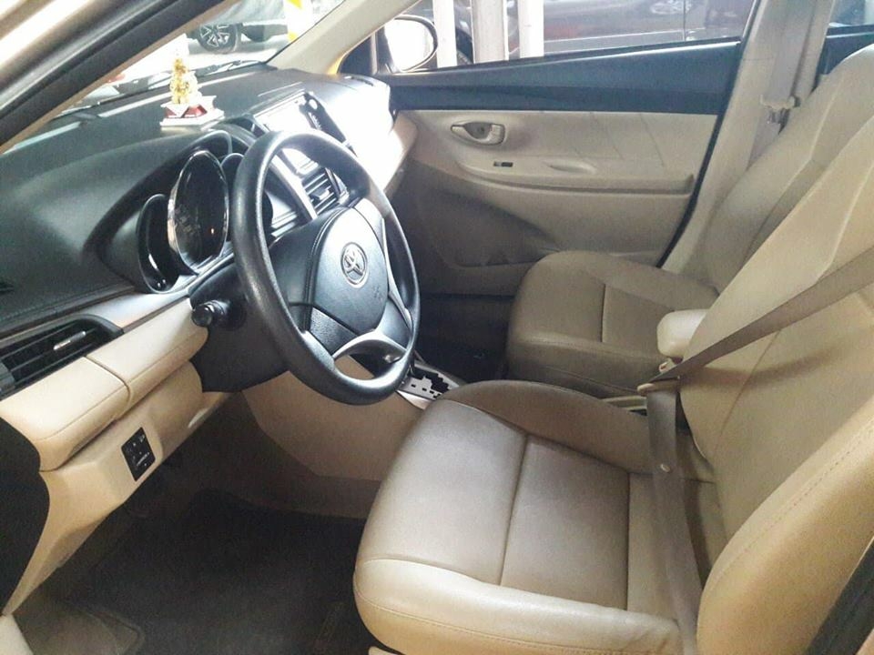 Cần bán xe Vios 2017 số tự động màu bạc