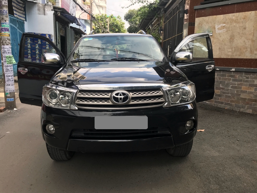 Cần bán xe Toyota Fortuner V 2011 máy xăng