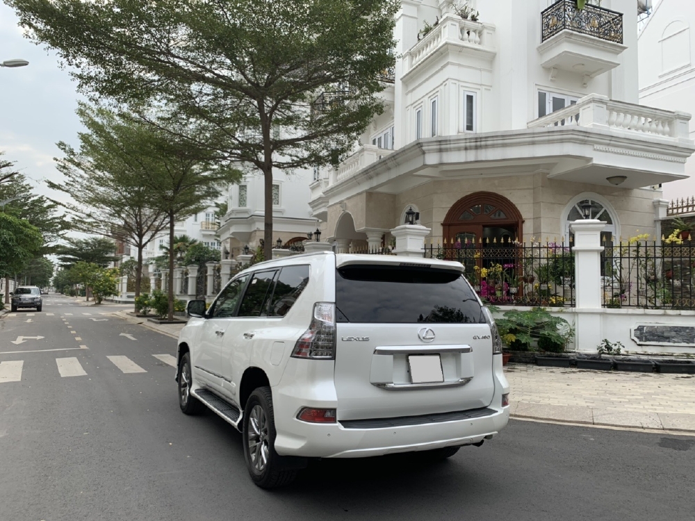 Bán xe Lexus GX460 đời 2016 màu trắng nội thất đen