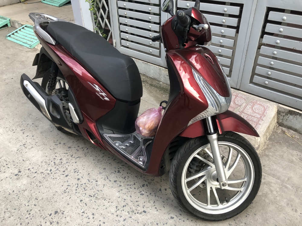 Em cần bán xe máy Honda SH125i 2015 màu đỏ mận