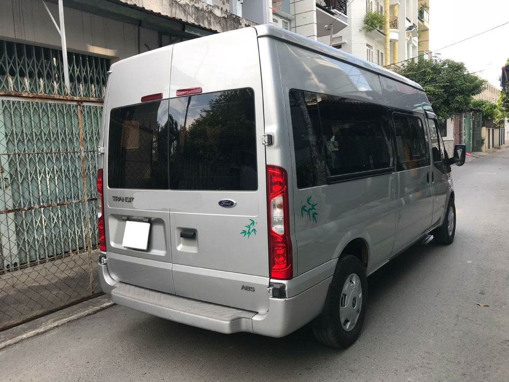 Cần bán xe Ford Transit 2018 số sàn máy dầu