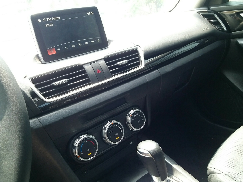 Bán chiếc Mazda 3 tự động 2017 dk 2018 Trắng