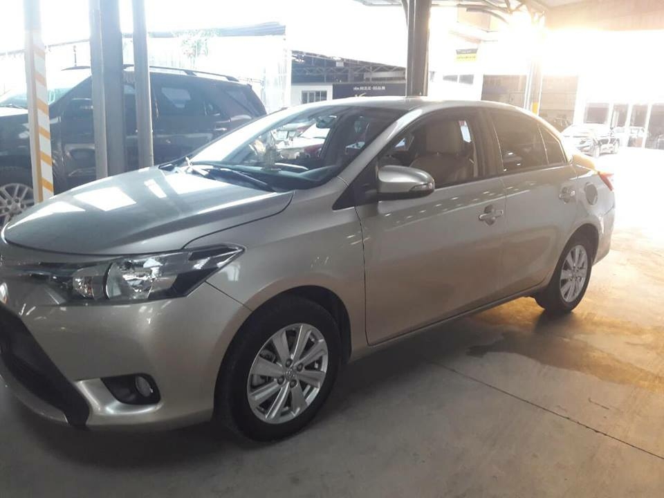 Cần bán xe Vios 2017 số tự động màu bạc