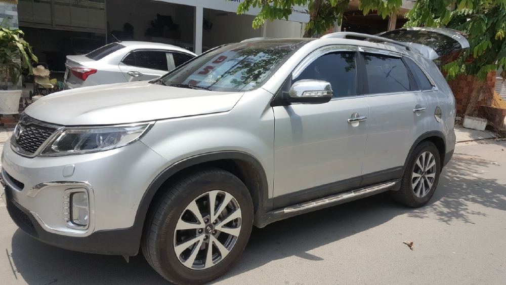 Bán Kia New Sorento GATH 2.4AT màu bạc máy xăng số tự động bản sản xuất 2014 biển SG mẫu mới