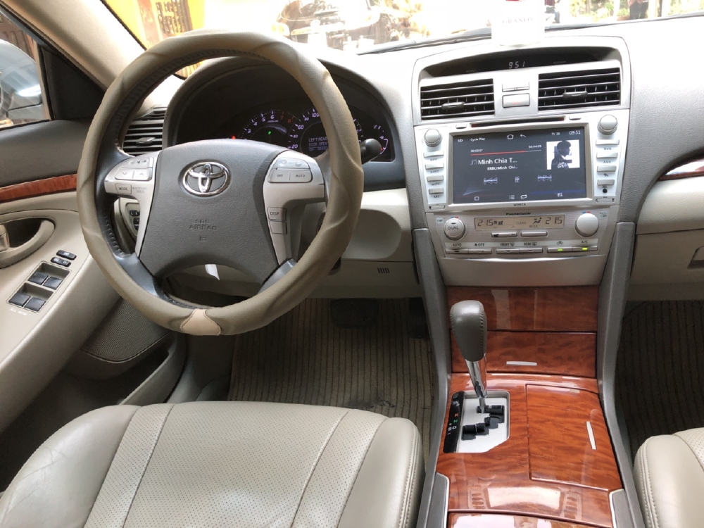 Bán xe Camry 2.4G đời 2011 số tự động màu xám bstp