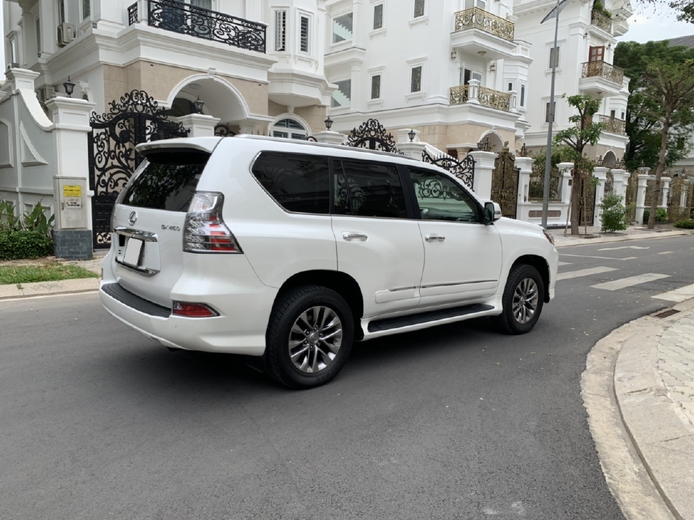 Bán xe Lexus GX460 đời 2016 màu trắng nội thất đen