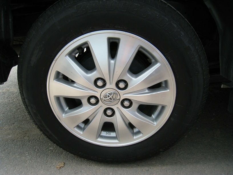 Bán Toyota Innova V 2011 màu bạc xe gia đình