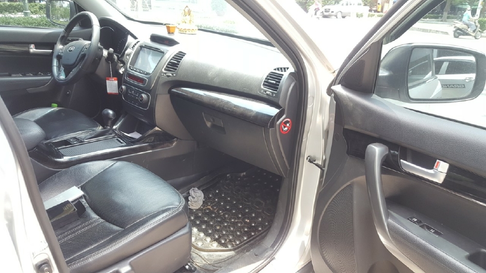 Bán Kia New Sorento GATH 2.4AT màu bạc máy xăng số tự động bản sản xuất 2014 biển SG mẫu mới