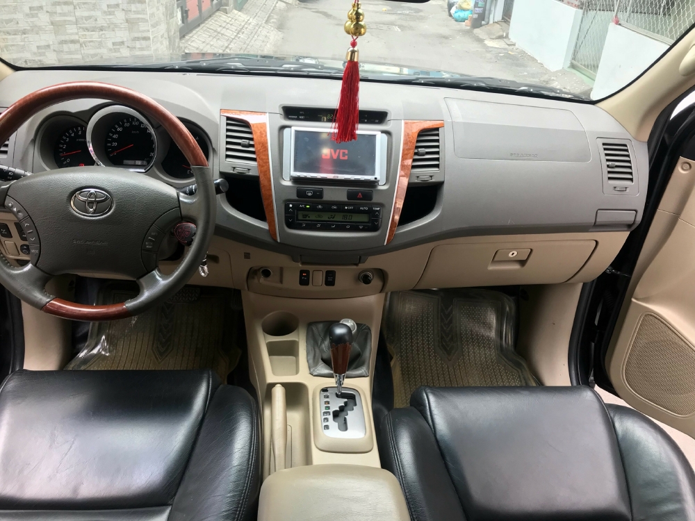 Cần bán xe Toyota Fortuner V 2011 máy xăng