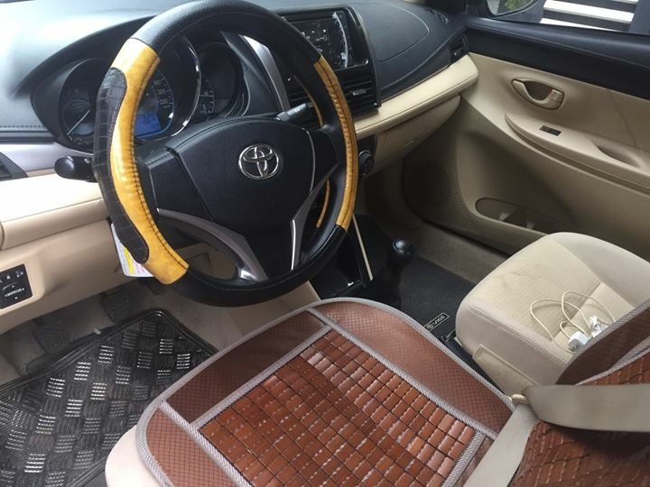 Cần bán gấp xe Vios E số sàn 2017 màu bạc