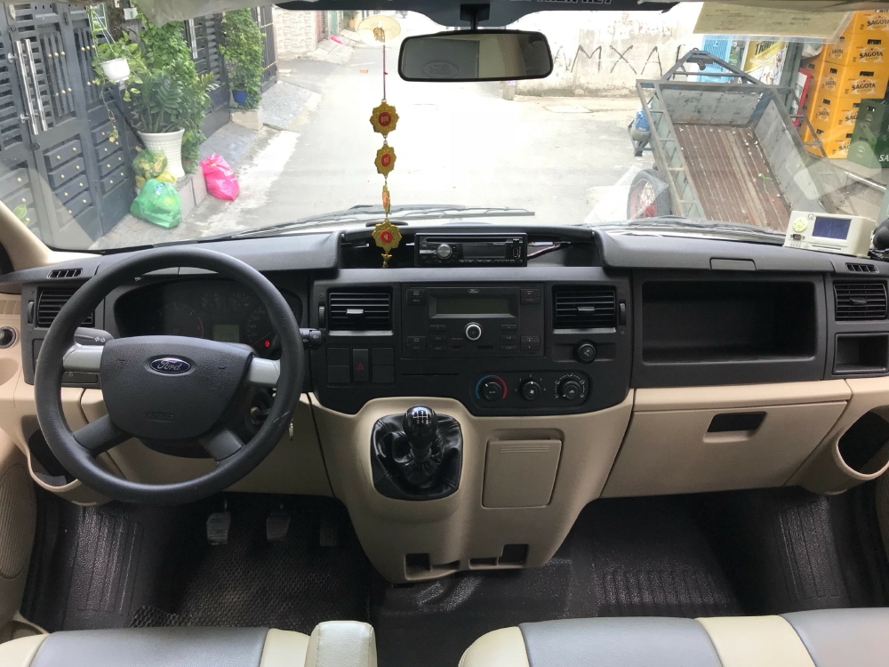 Cần bán xe Ford Transit 2018 số sàn máy dầu