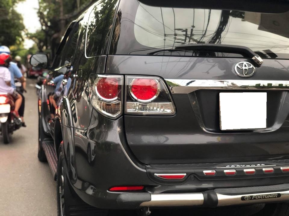 Bán Toyota Fortuner 2013 máy dầu Xám long chuột xe đi kỹ