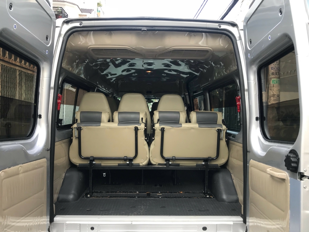Cần bán xe Ford Transit 2018 số sàn máy dầu