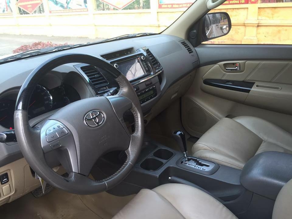 Cần bán xe Toyota Fortuner 2014 số tự động máy xăng
