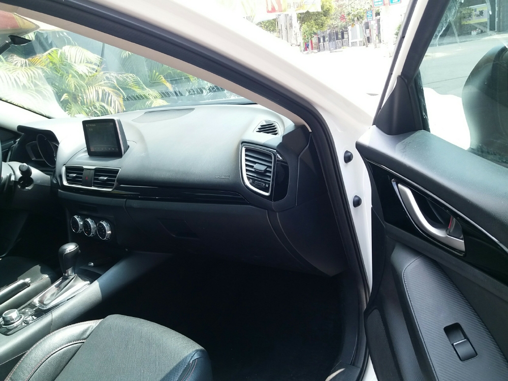 Bán chiếc Mazda 3 tự động 2017 dk 2018 Trắng