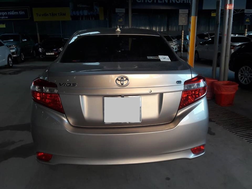 Cần bán xe Vios 2017 số tự động màu bạc