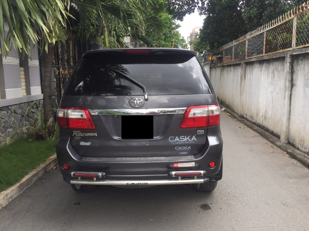Bán Toyota Fortuner 2011 máy dầu số sàn màu xám chì tuyệt mới