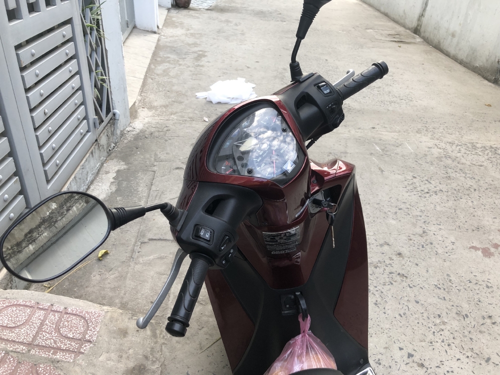 Em cần bán xe máy Honda SH125i 2015 màu đỏ mận