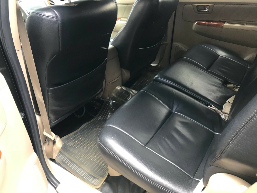 Cần bán xe Toyota Fortuner V 2011 máy xăng