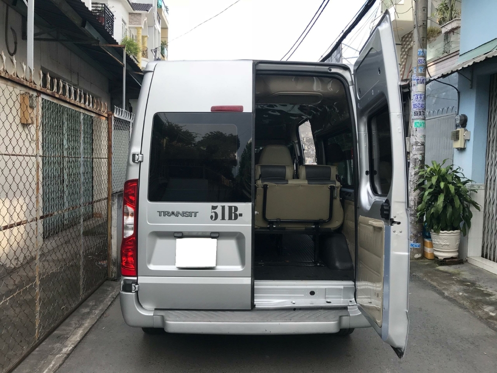 Cần bán xe Ford Transit 2018 số sàn máy dầu