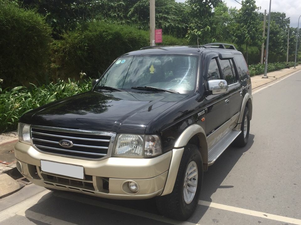Cần tiền bán Ford Everest sx 2007, màu đen than