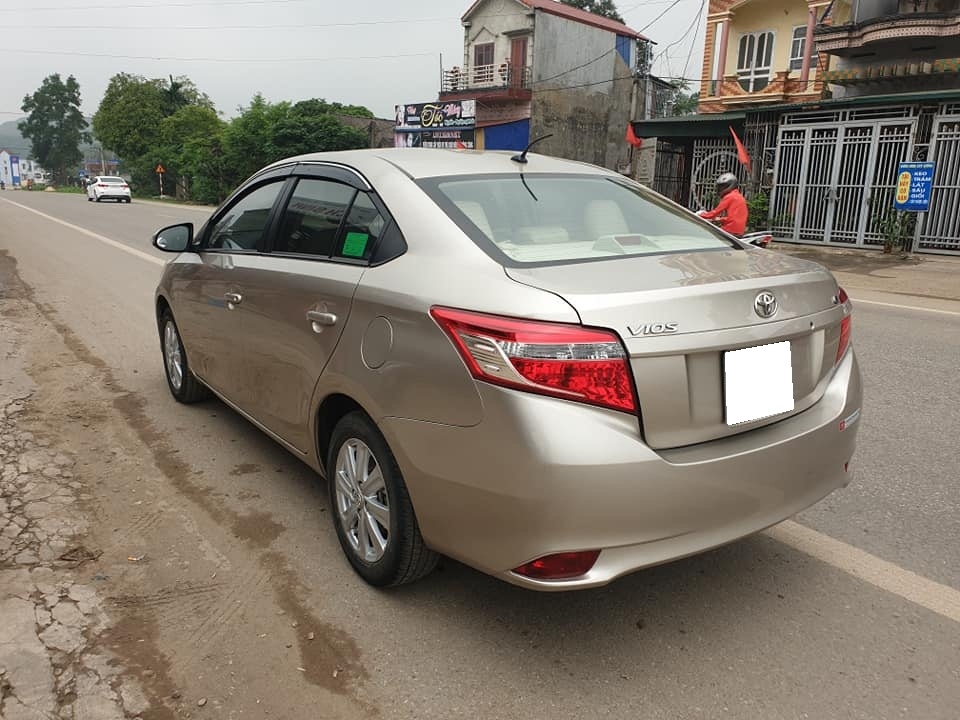 Gia đình cần bán xe Vios 2016, số sàn