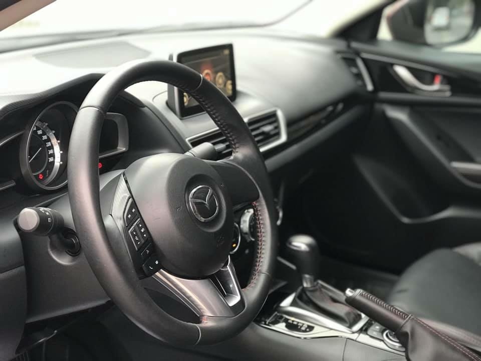 Cần bán xe Mazda3 2017 số tự động màu đỏ