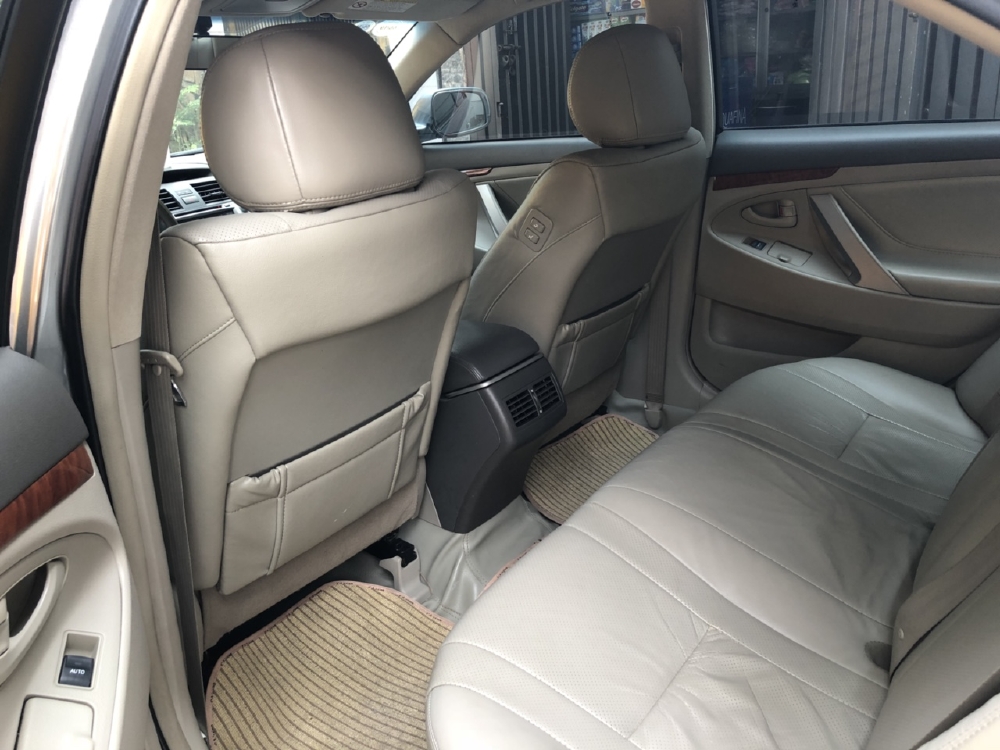 Bán xe Camry 2.4G đời 2011 số tự động màu xám bstp