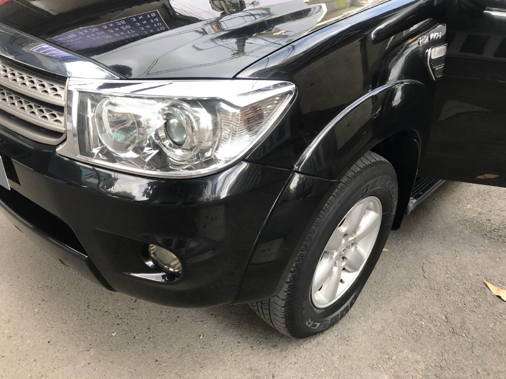 Cần bán xe Toyota Fortuner V 2011 máy xăng