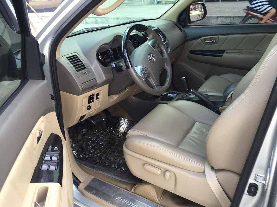 Cần bán xe Toyota Fortuner V 2013 số tự động máy xăng