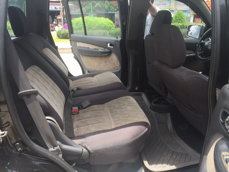 Cần tiền bán Ford Everest sx 2007, màu đen than