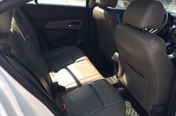 Bán em Cruze 2011 Ltz màu trắng xe còn rất đẹp