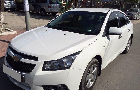 Bán em Cruze 2011 Ltz màu trắng xe còn rất đẹp