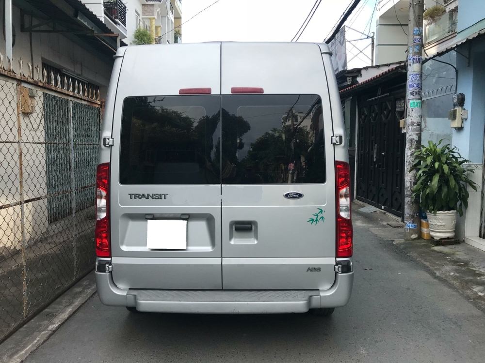 Cần bán xe Ford Transit 2018 số sàn máy dầu