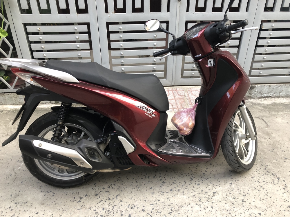 Em cần bán xe máy Honda SH125i 2015 màu đỏ mận