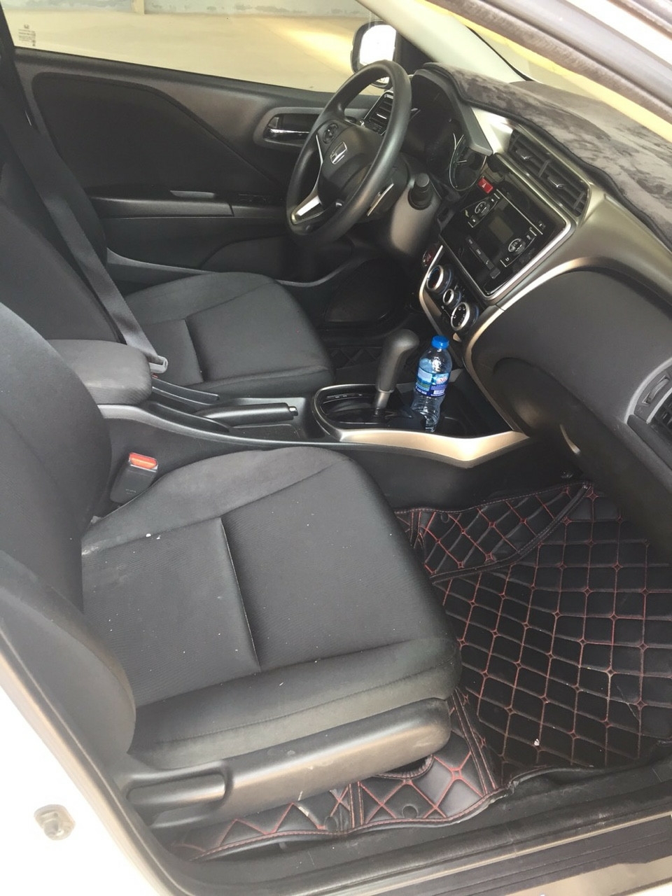 Bán Honda City 1.5AT màu trắng số tự động sản xuất 2017 biển tỉnh đi 32000km